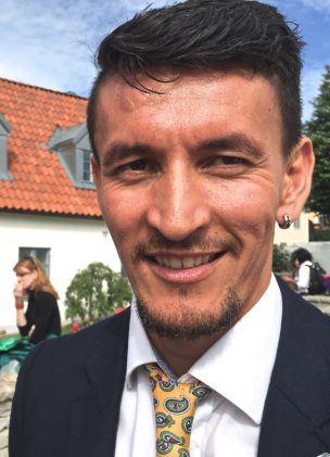 Juma Lomani, från Afghanistan och medlem i GAPF, Glöm aldrig bort Pela och Fadime. Foto: Helene Bergman