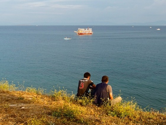 Att skåda ut över Egeiska havet och längta bort från ett alltmer islamistiskt land- Turkiet. Foto: Helene Bergman