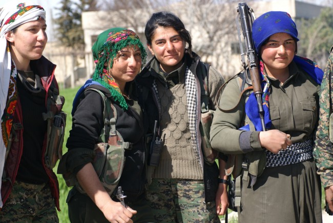 Erdoganlojala jihadister beredda att gå in i Syrien