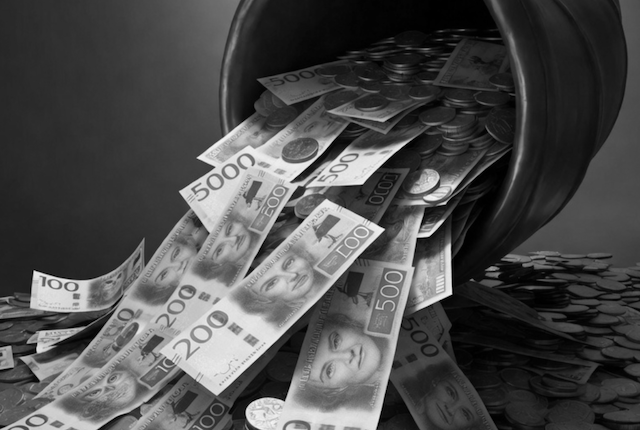 It is "skolan" - You stupid